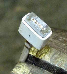 Macbook MagSafe connector fixed with an engineering file